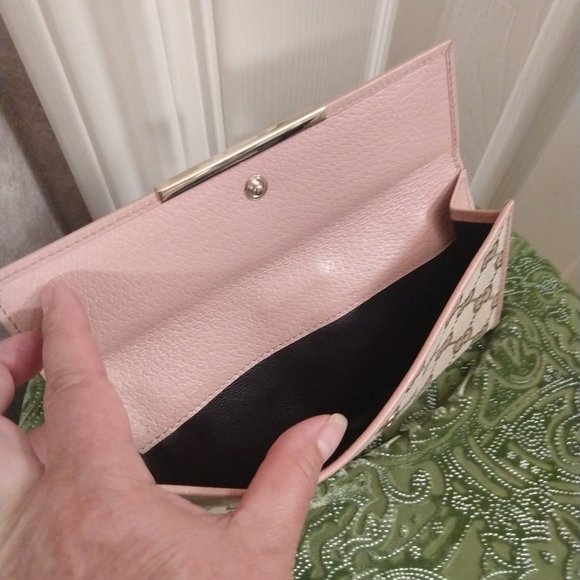 Gucci GG Logo Check & 7 Credit Wallet - Picture 8 of 16